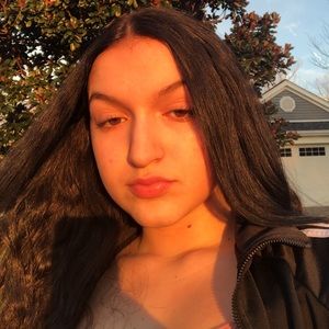 Meet your Posher, Alexis